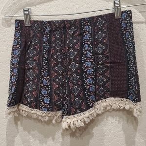 👛Moon Kiss Medium Shorts with Fringe